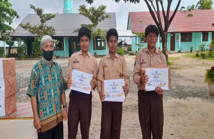 Pembagian Hadiah Lomba Class Meeting