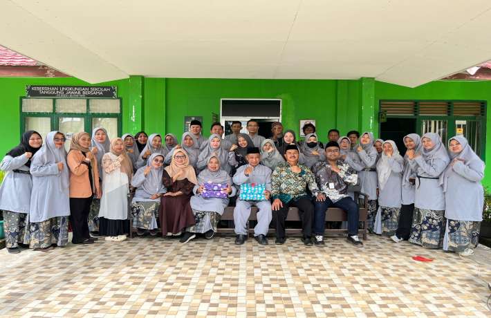 Penuh Haru, MTsN 1 Belitung Timur Lepas Dua Sosok Dedikatif dalam Acara Purnabakti